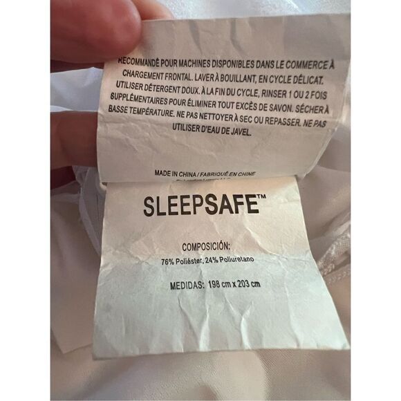 Sleepsafe Waterproof Mattress Encasement - Zippered Mattress Protector Cover - D - Picture 4 of 7
